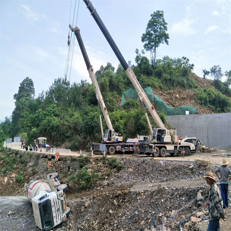 徐州鼓楼汽车掉沟里叫吊车救援要多少钱