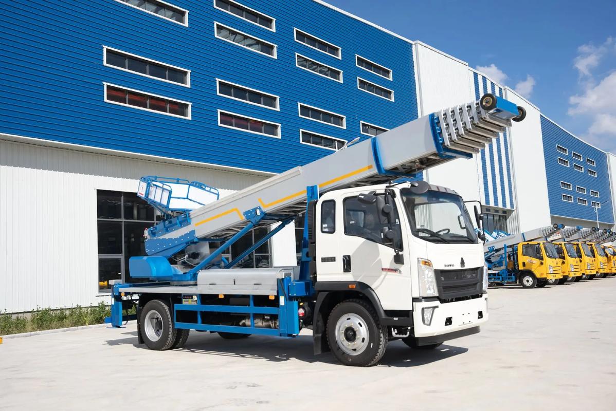 徐州鼓楼出租云梯车高空作业车 建筑垃圾搬运